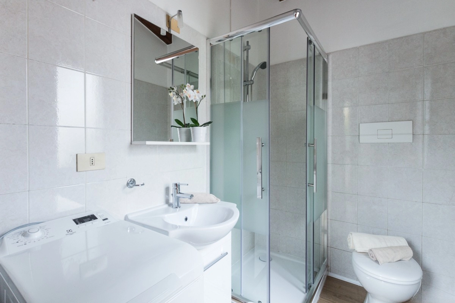 Bagno dopo restyling mini appartamento