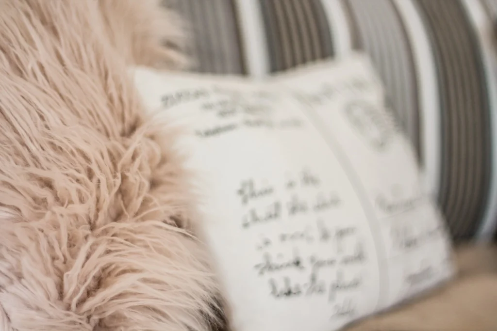 Dettagli cuscini home staging