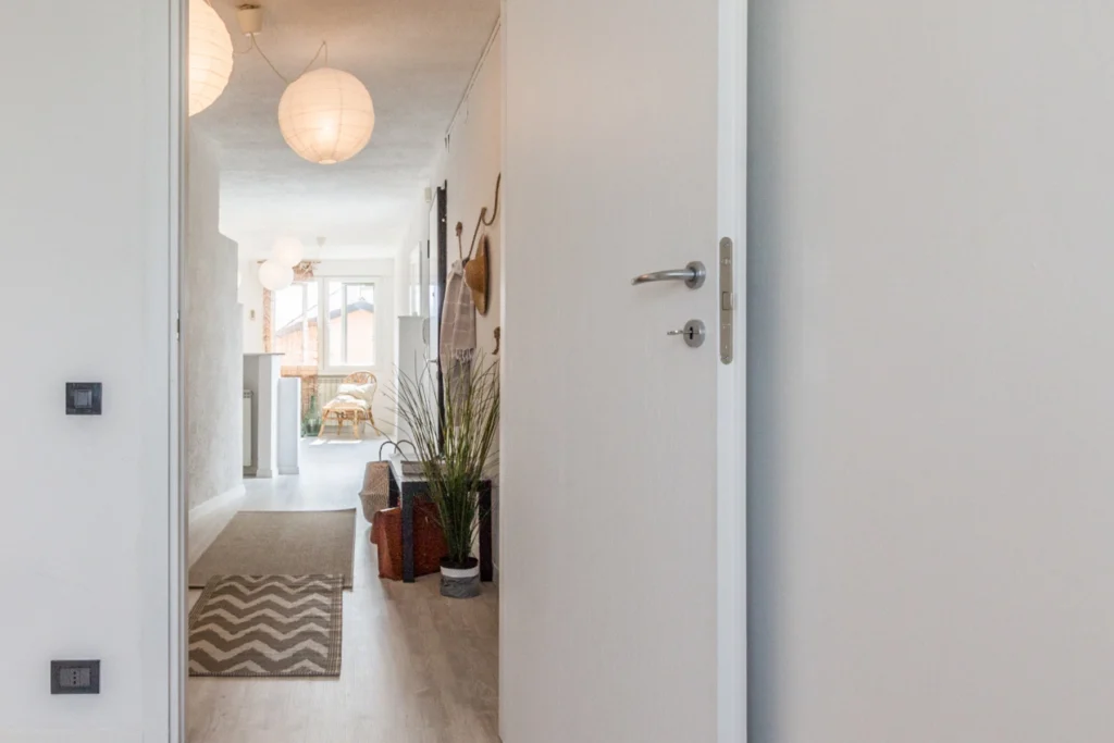 Allestimento Ingresso-corridoio home staging