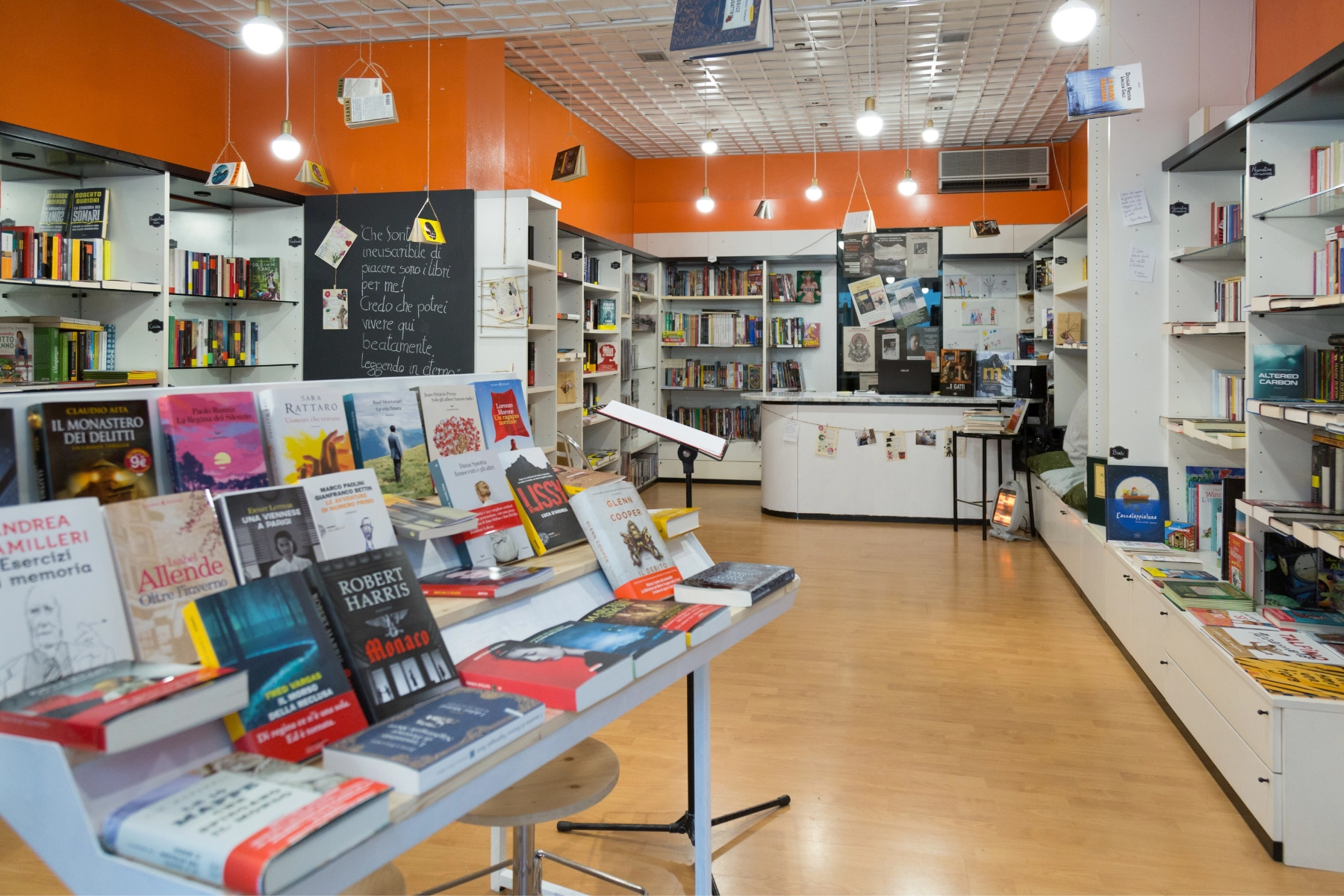 Interno libreria dopo del restyling