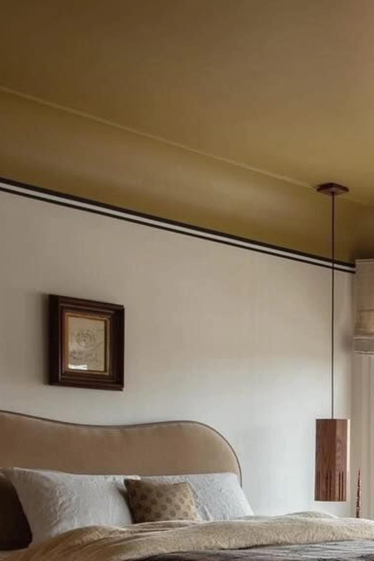 Soffitto e ribassamento color senape