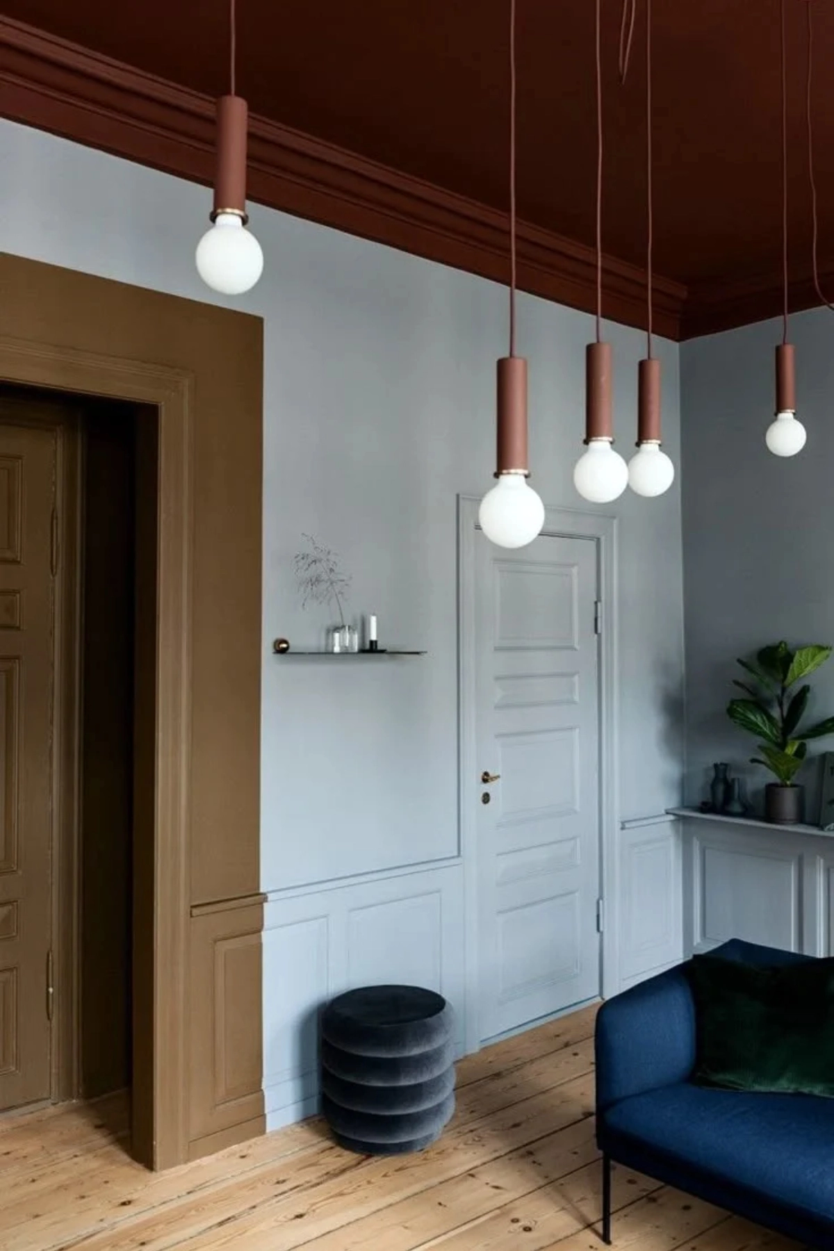 soffitto color borgogna